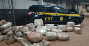 PRF APREENDE MAIS DE 580 QUILOS DE DROGAS ESCONDIDOS EM CARGA DE CAMINHÃO EM MIRANDA