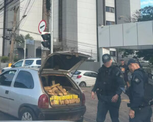 CARRO FICA SEM COMBUSTÍVEL E PM ENCONTRA CARGA DE MACONHA NA AVENIDA AFONSO PENA